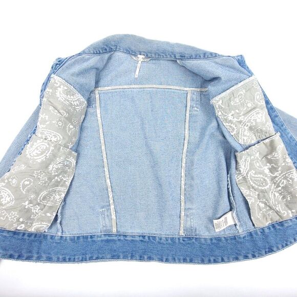 FREE PEOPLE Fitted Cropped Button Down Jean Jacket Western Boho Light Denim XS - Picture 6 of 8